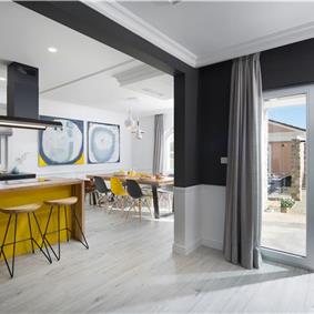 5 bedroom villa with pool near Pula, sleeps 10-12